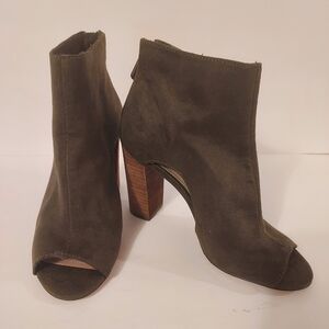 CHARLES DAVID Olive Green suede open toe booties sandal size 7